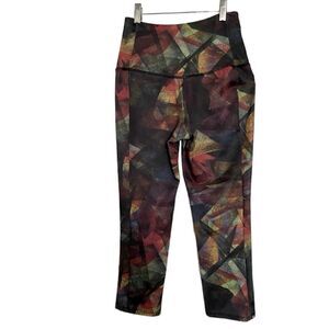 Onzie kaleidoscope print capri leggings size M/L